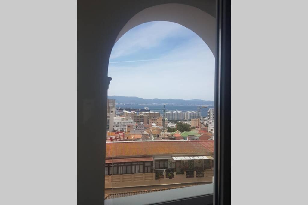 Charming Colonial Flat In Historic Building Apartman Gibraltár Kültér fotó