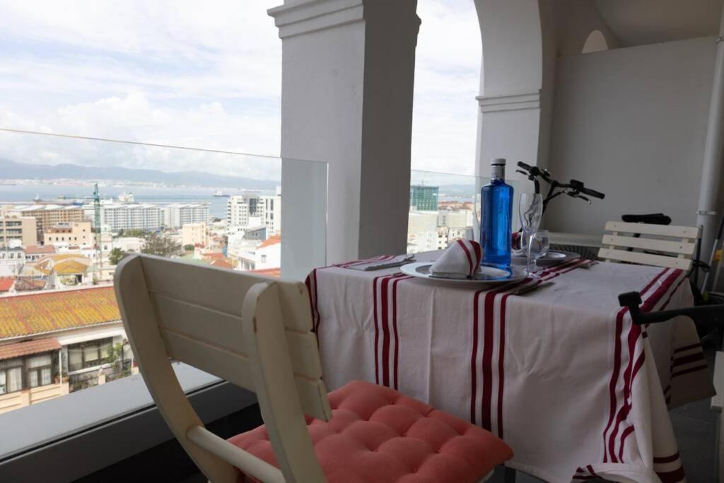 Charming Colonial Flat In Historic Building Apartman Gibraltár Kültér fotó